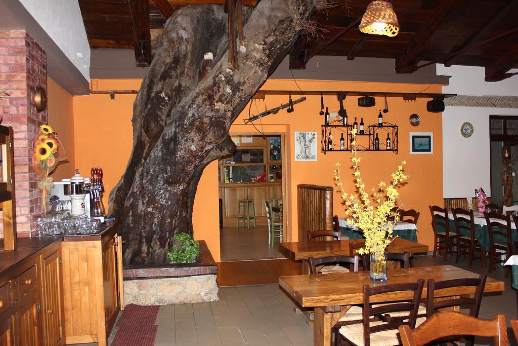 Albergo Ristorante Montecucco Da Tobia Sigillo Exterior foto